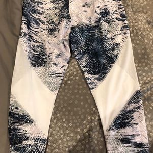 Fabletics yoga/workout crop leggings